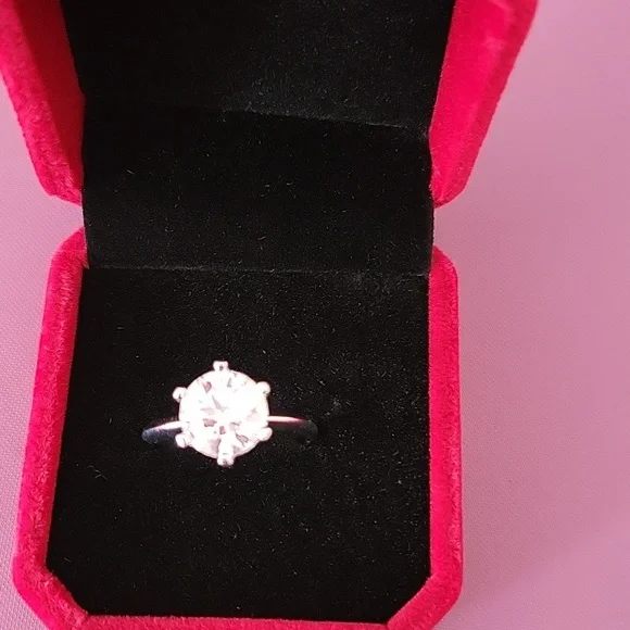 4ct authentic moissanite ring with 925 silver Size 6.5 - Picture 3 of 10
